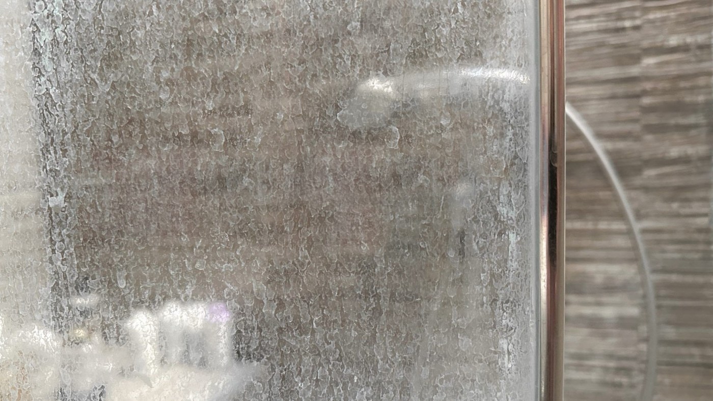 Remove Soap Film Without Forgetting the Door's Coating