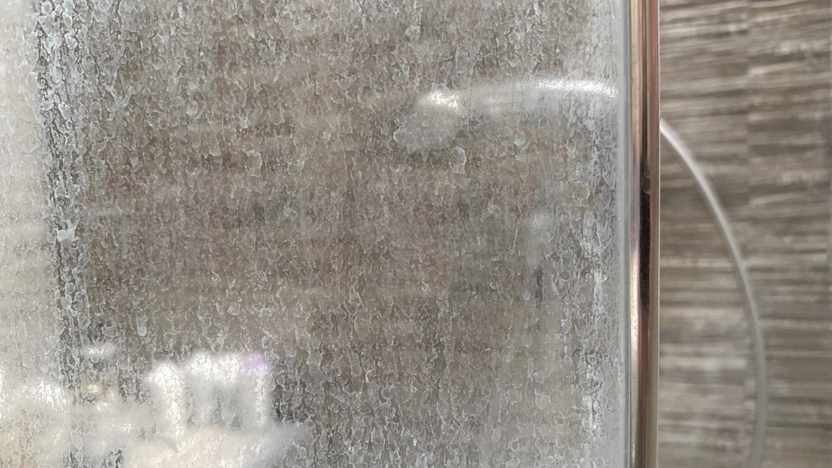 Remove Soap Film Without Forgetting the Door's Coating