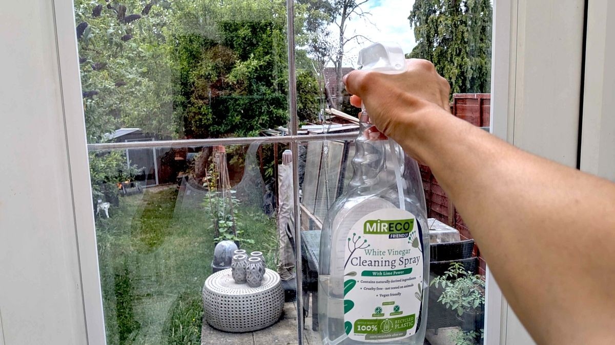 Dilute Vinegar Before Using It on Ordinary Glass